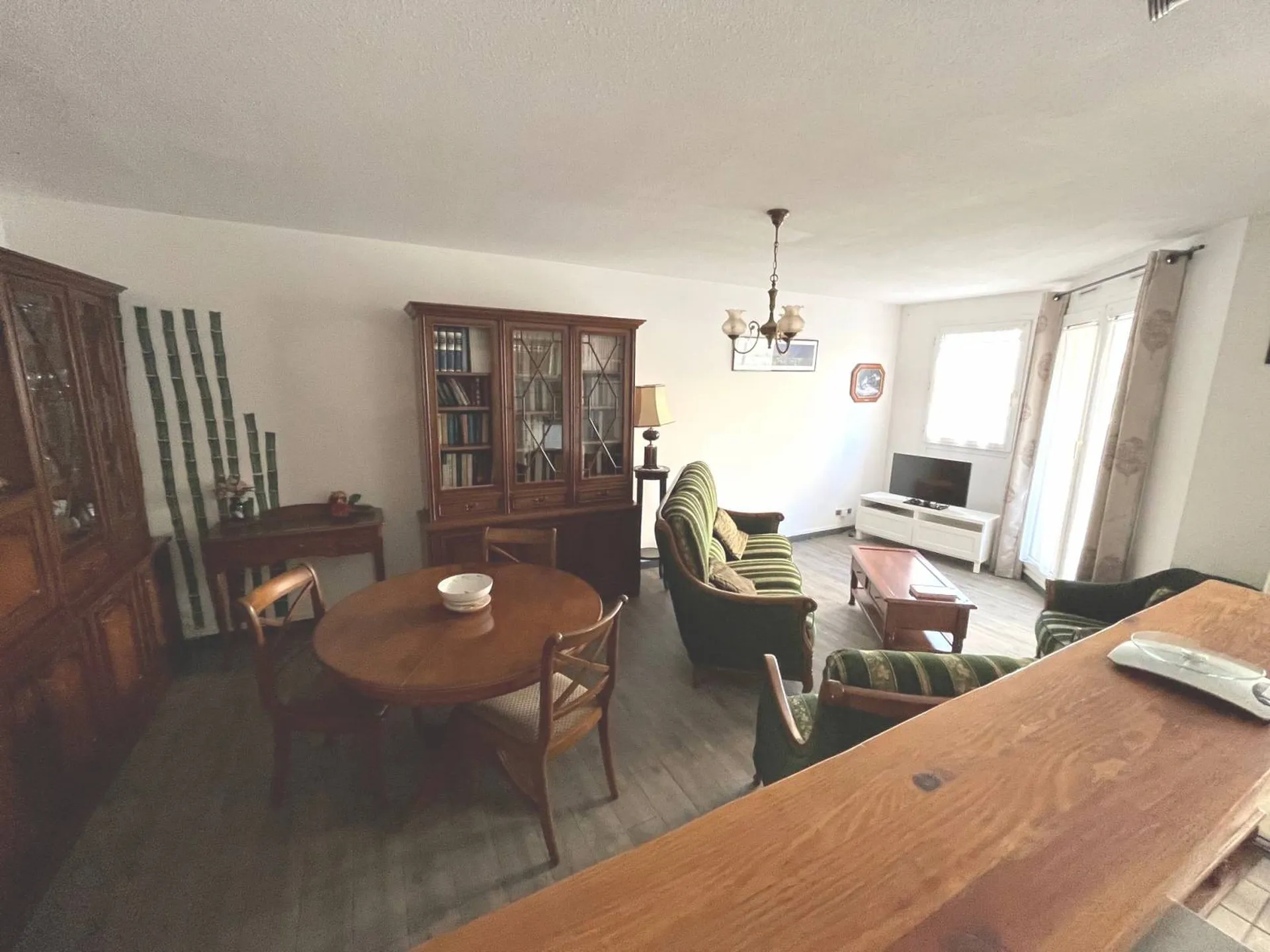 A vendre appartement sur carnoux avec ascenseur dans le centre