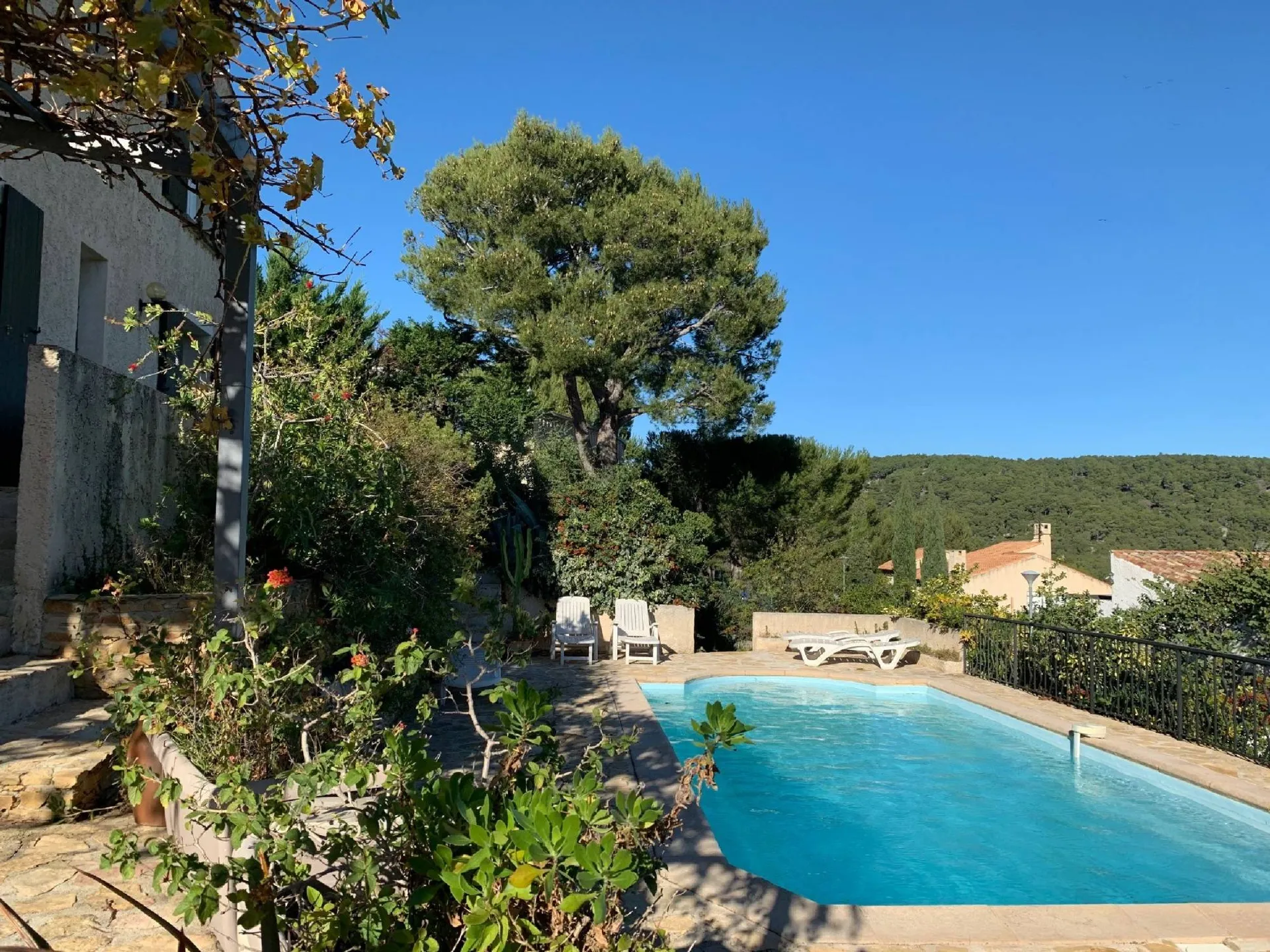 A vendre maison 4 Cassis sur les hauteurs avec garage, piscine et vue dégagée