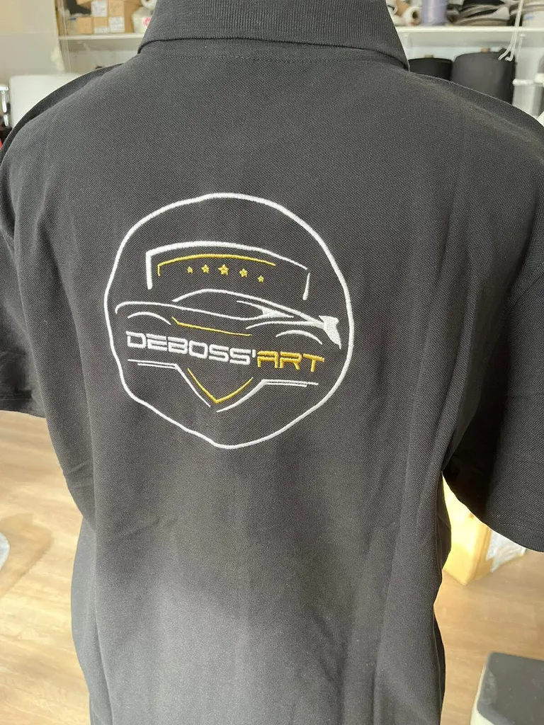 Ajouter une broderie sur sa tenue de travail à Libourne 