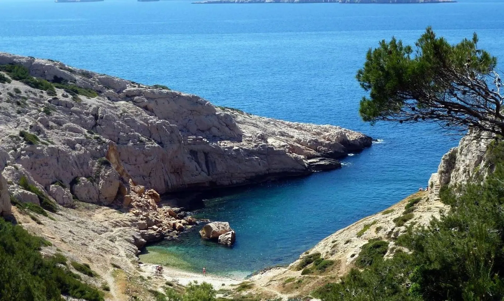 Vente de bateaux à moteur d'occasion dans le Var