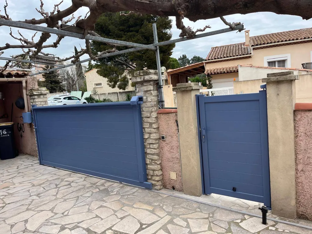 Remplacement d'un portail coulissant et d'un portillon Kostum sur Sausset-les-Pins