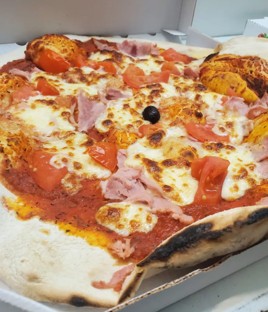 Supplément pizza pâte épaisse : américaine( ou napolitaine) en livraison ou à emporter Salon-de-provence