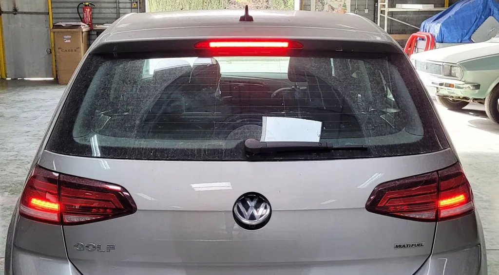 Votre centre de contrôle technique Autosur Martigues près de Saint-Mitre-les-Rempartsvérifie que vos feux stop s'allument lorsque vous actionnez la pédale de frein