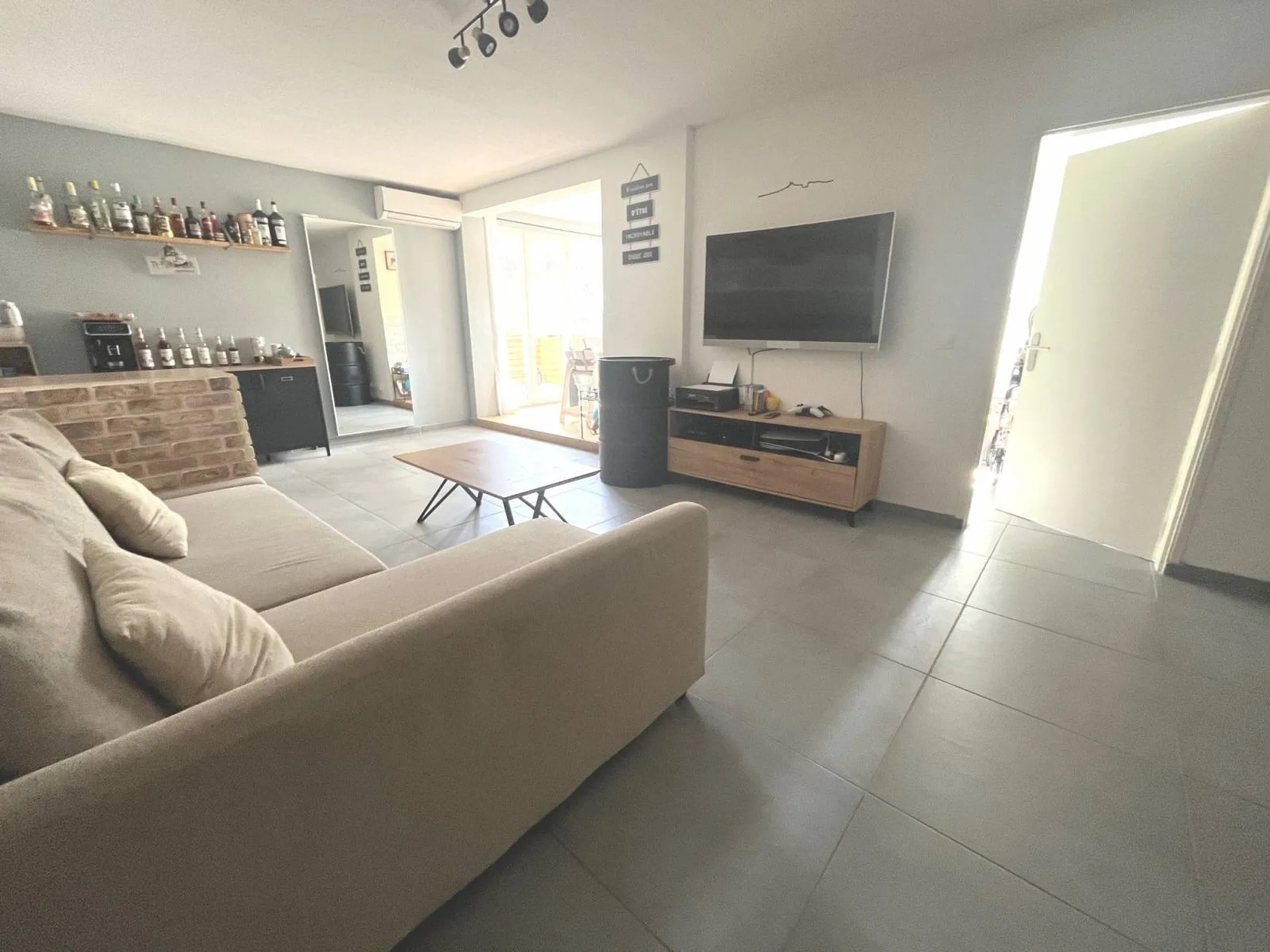 A vendre appartement Type 2 Roquefort la Bedoule dans le village, en rez-de-chaussée, terrasse et garage