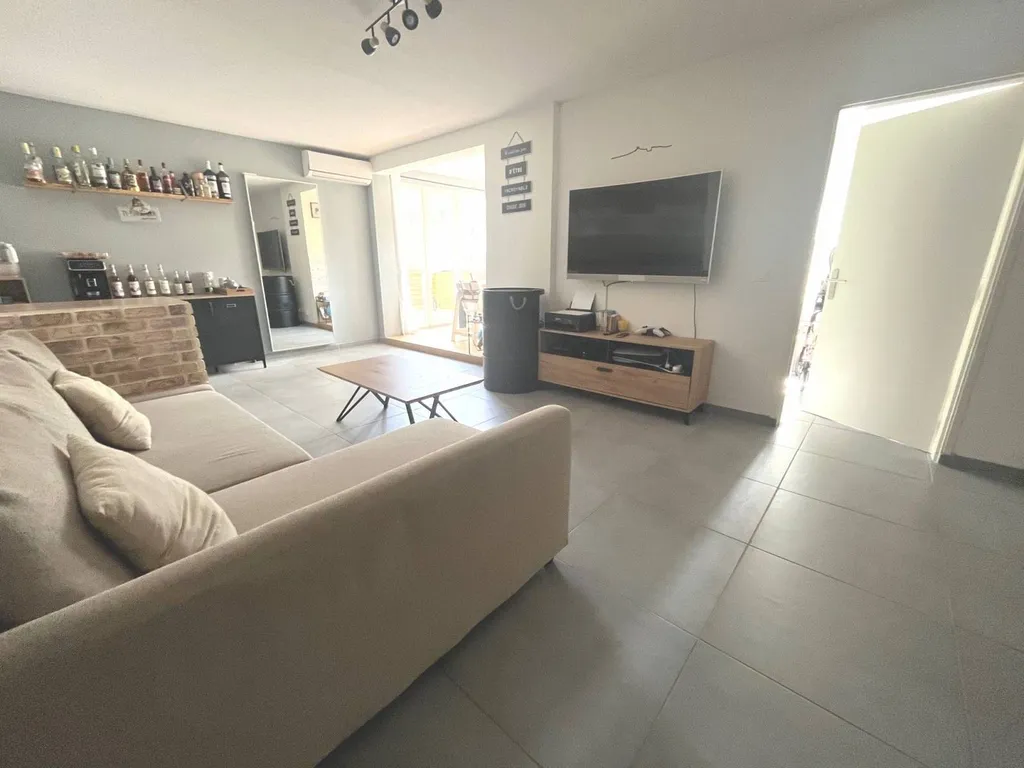 A vendre appartement Type 2 Roquefort la Bedoule dans le village, en rez-de-chaussée, terrasse et garage