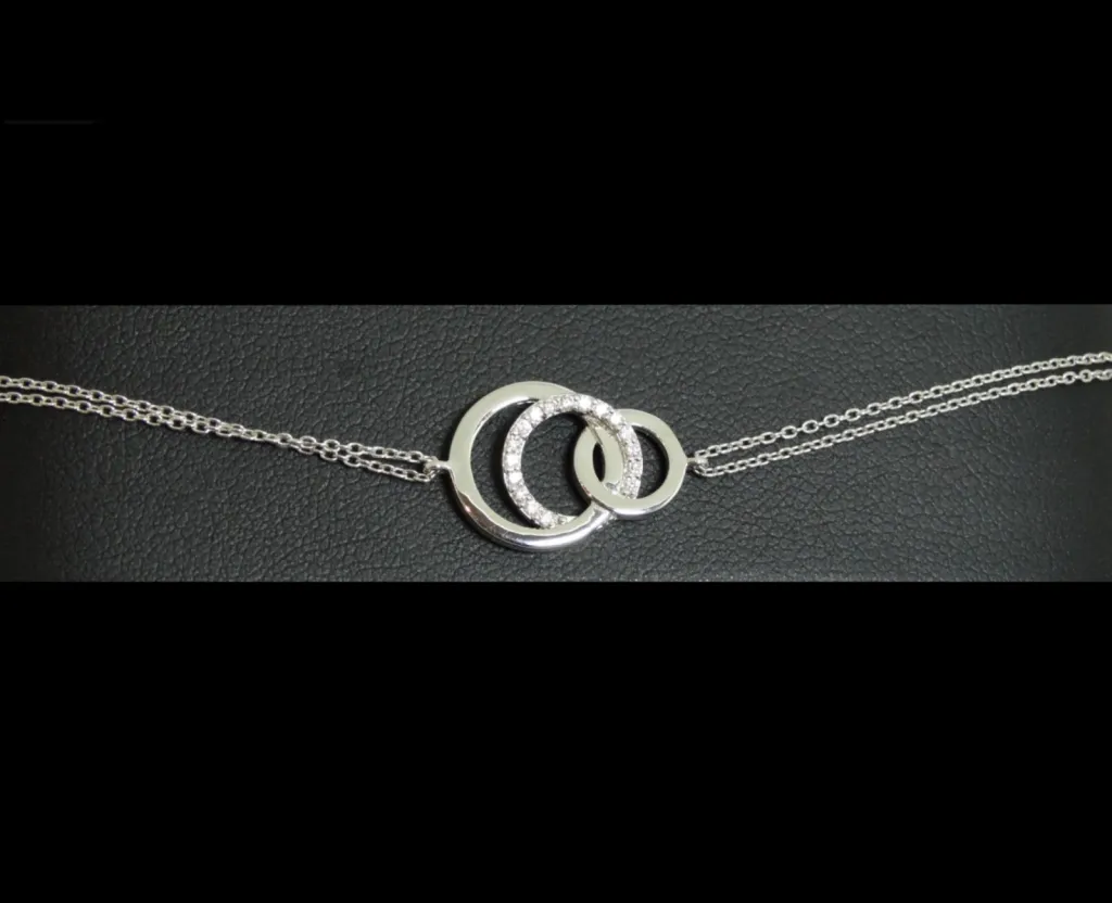 bracelet en or blanc 18 carats t diamant. bracelet en or blanc 18 carats t diamant.