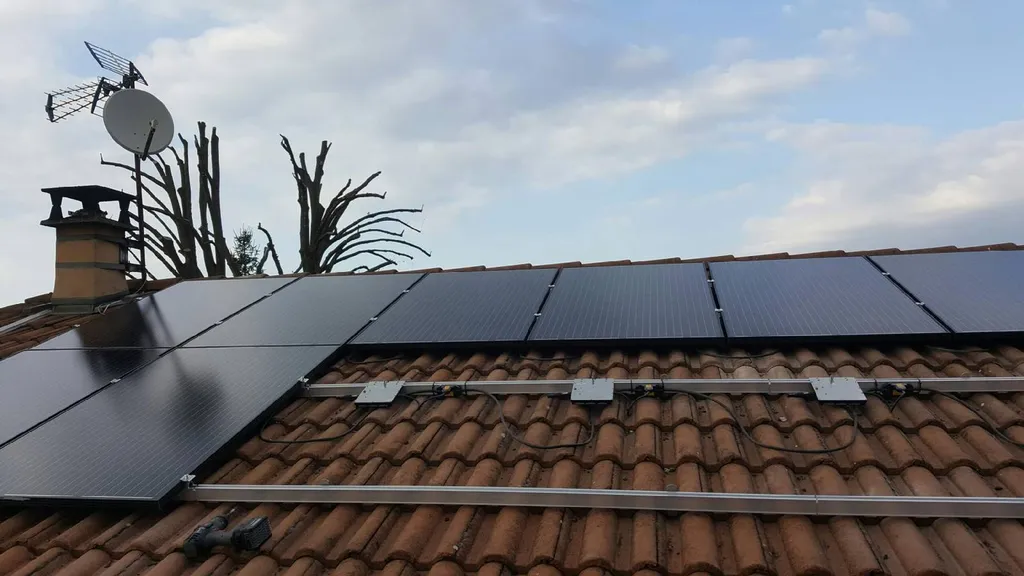 Installation de panneaux photovoltaïques sur la toiture 2