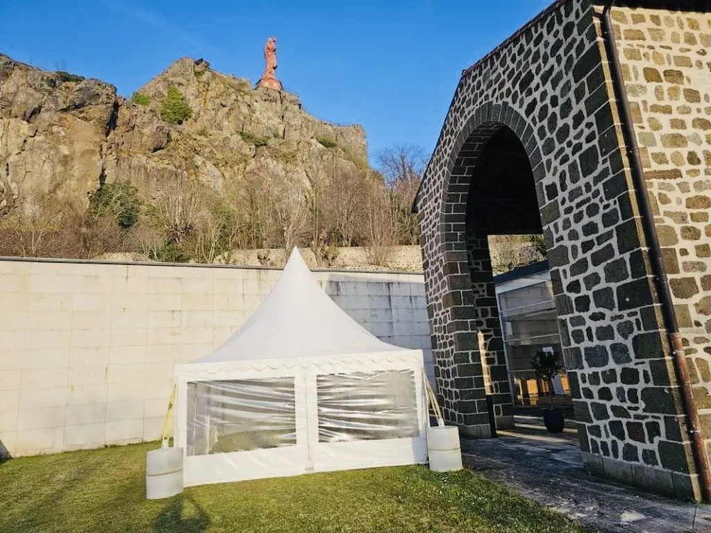Pagode avec bâche cristal