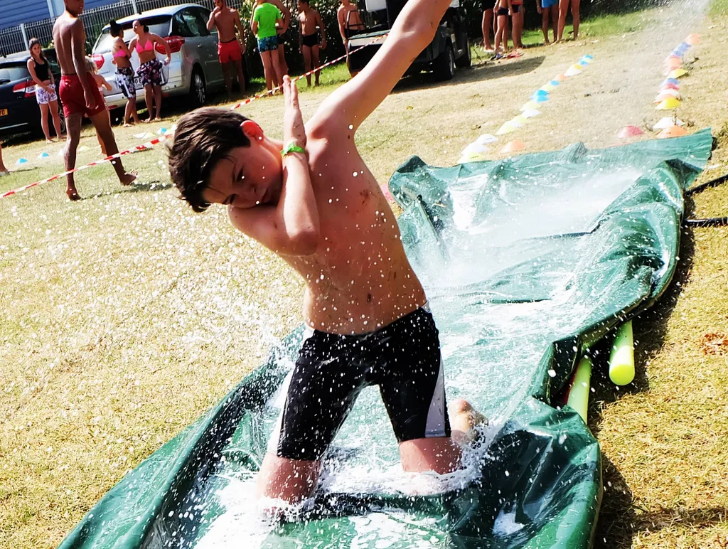 animation ventre glisse camping vias