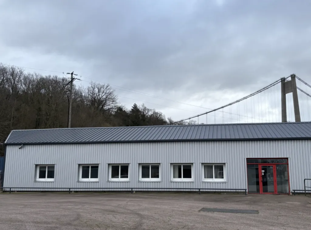TANCARVILLE - À LOUER  LOCAL D’ACTIVITÉ AVEC BUREAUX, ATELIER ET COUR PRIVATIVE