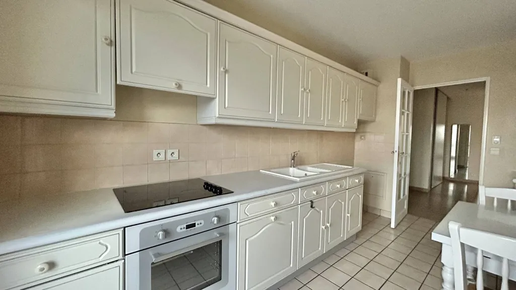 Appartement de 74.4m² Carrez au 3éme étage avec ascenseur et balcon, en centre-ville de Dieppe, 76.