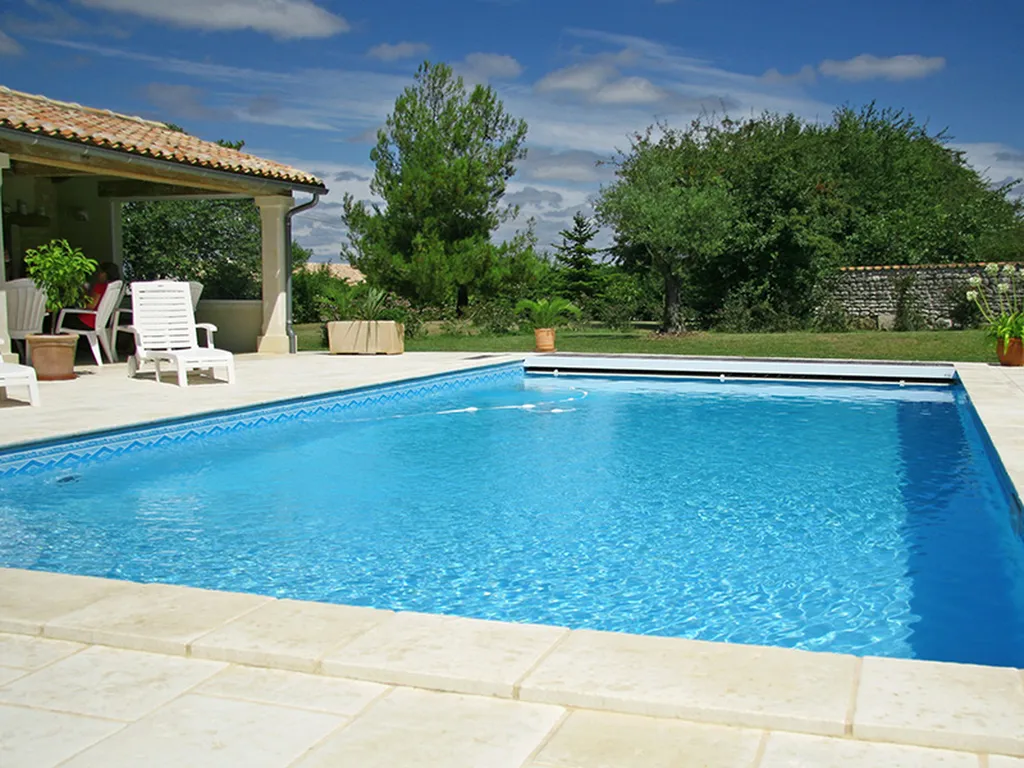 Trouver un constructeur de piscine à Angoulême pour faire une mini piscine sur mesure