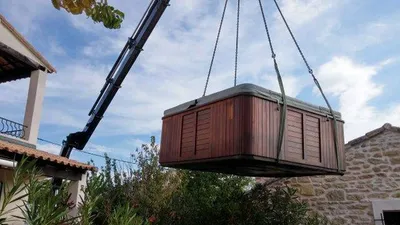 Livraison de spa grue aix-en-provence