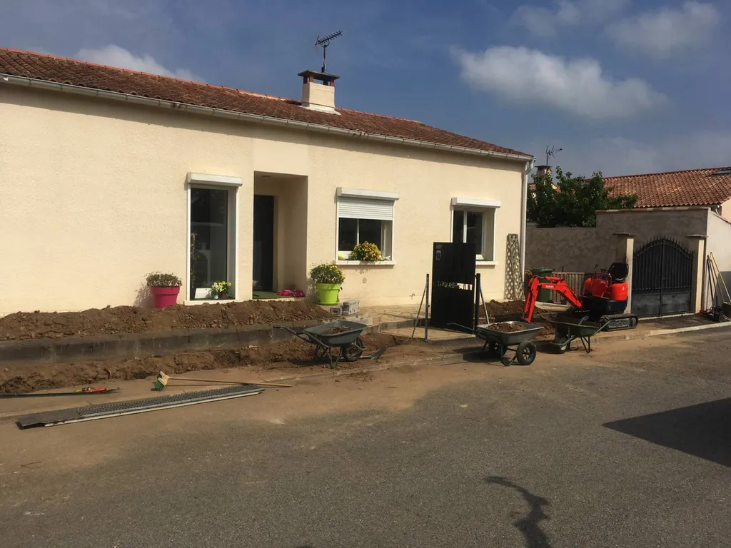 Modification d'une clôture pour une maison individuelle à Grans - réalisation des fondations