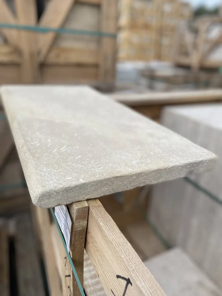 MARGELLES EN PIERRE NATURELLE DU MAROC - NIMES ANTIQUES - MONTPELLIER ANTIQUE AU FORMAT 61X30.5X3CM FINITION VIEILLIE BORD DEMI ROND