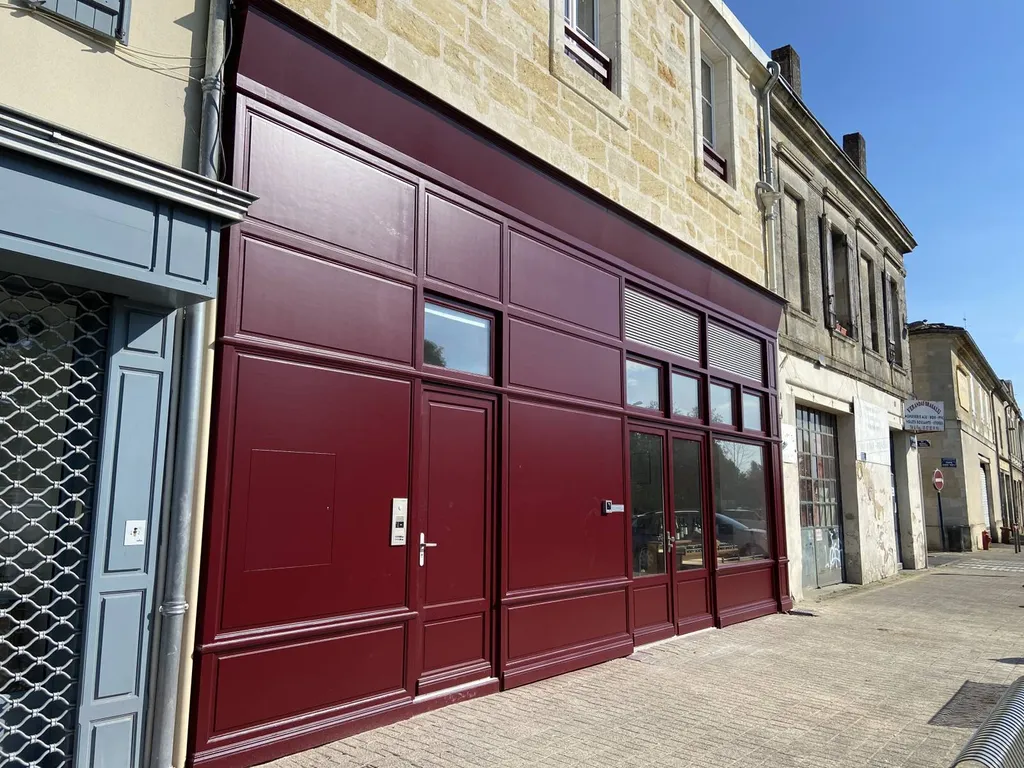 Vue de la devanture proche de Bordeaux