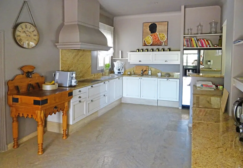 Carpentras : propriété de ville à 2 pas des commerces   