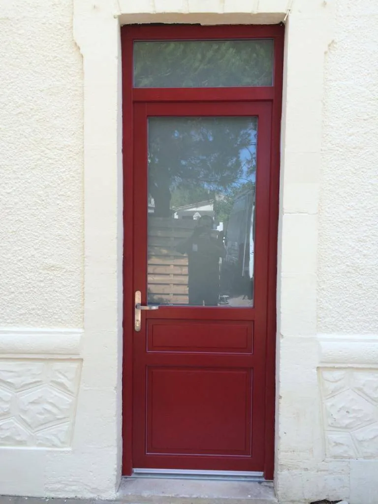 Pose en rénovation porte bois vitrée sur Talence proche Pessac et Villenvave d'Ornon