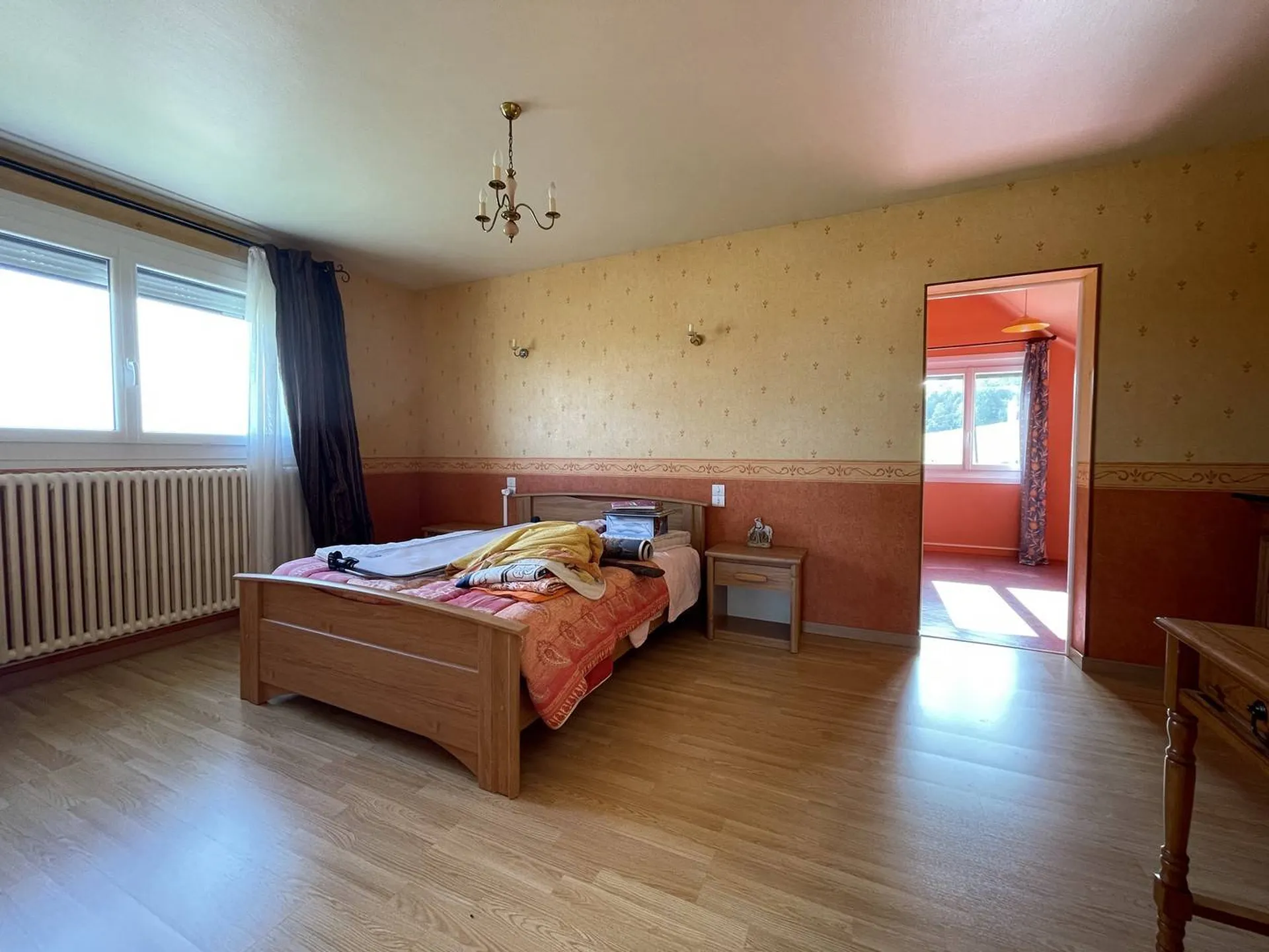 **Demeure à proximité des commodités à vendre** : À seulement 5 minutes de Neufchâtel-en-Bray, avec accès rapide aux commerces, écoles et activités.