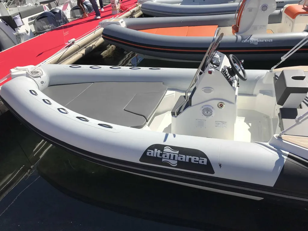 Semi-rigide Wave 20 petit et performant à vendre en Martinique