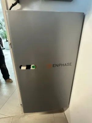 Installation de batteries Enphase IQ 5P à Le Puy St Réparade à côté de Pertuis dès 3 490€