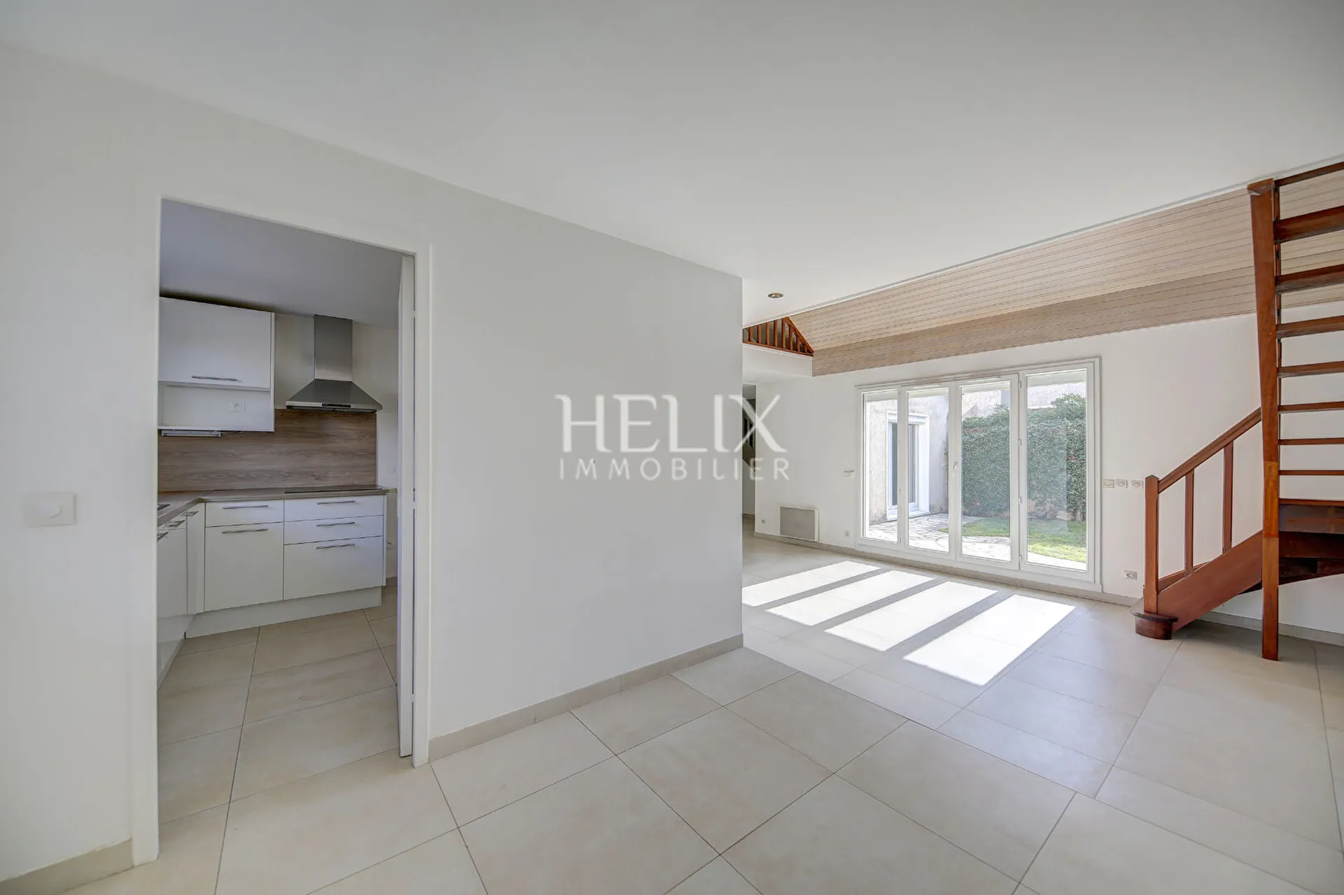 Maison Montesson 155 m2 avec une chambre au rez-de-chaussée et jardin