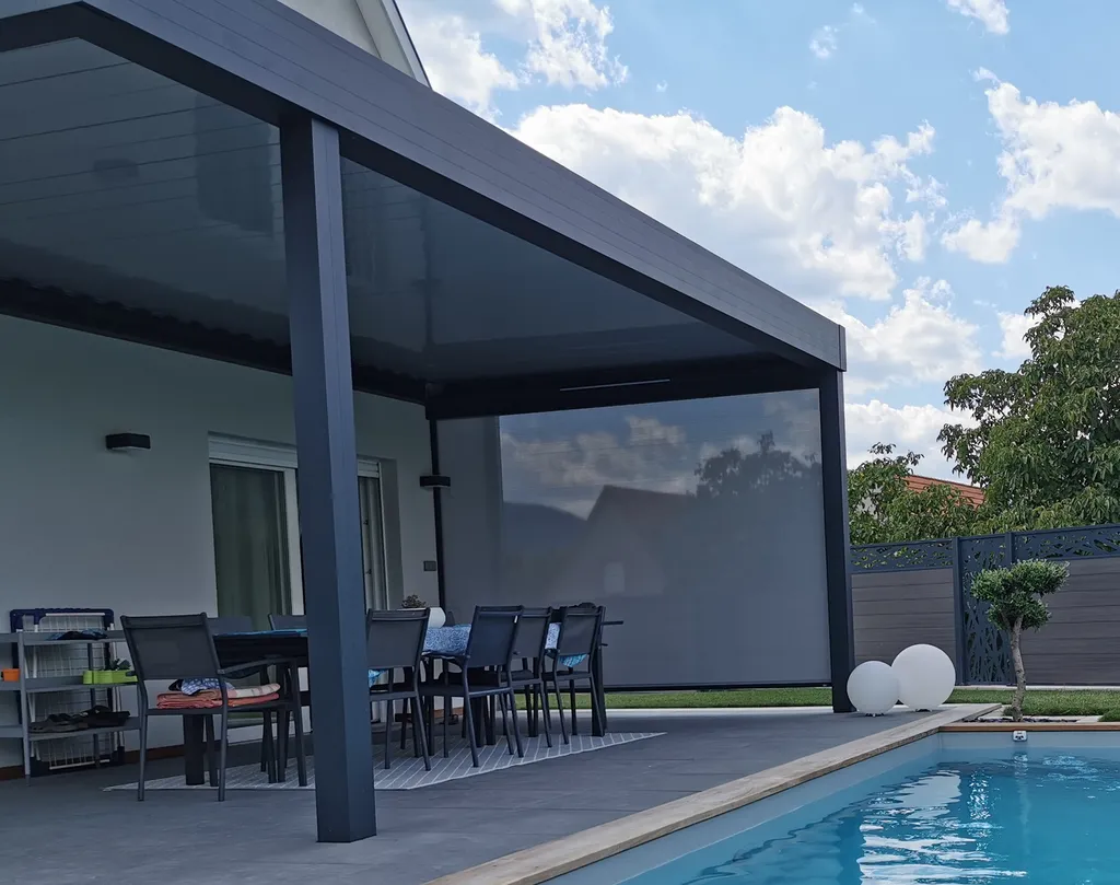 Installation de pergola bioclimatique en aluminium sur mesure par FMB à Krautergersheim dans le Bas-Rhin