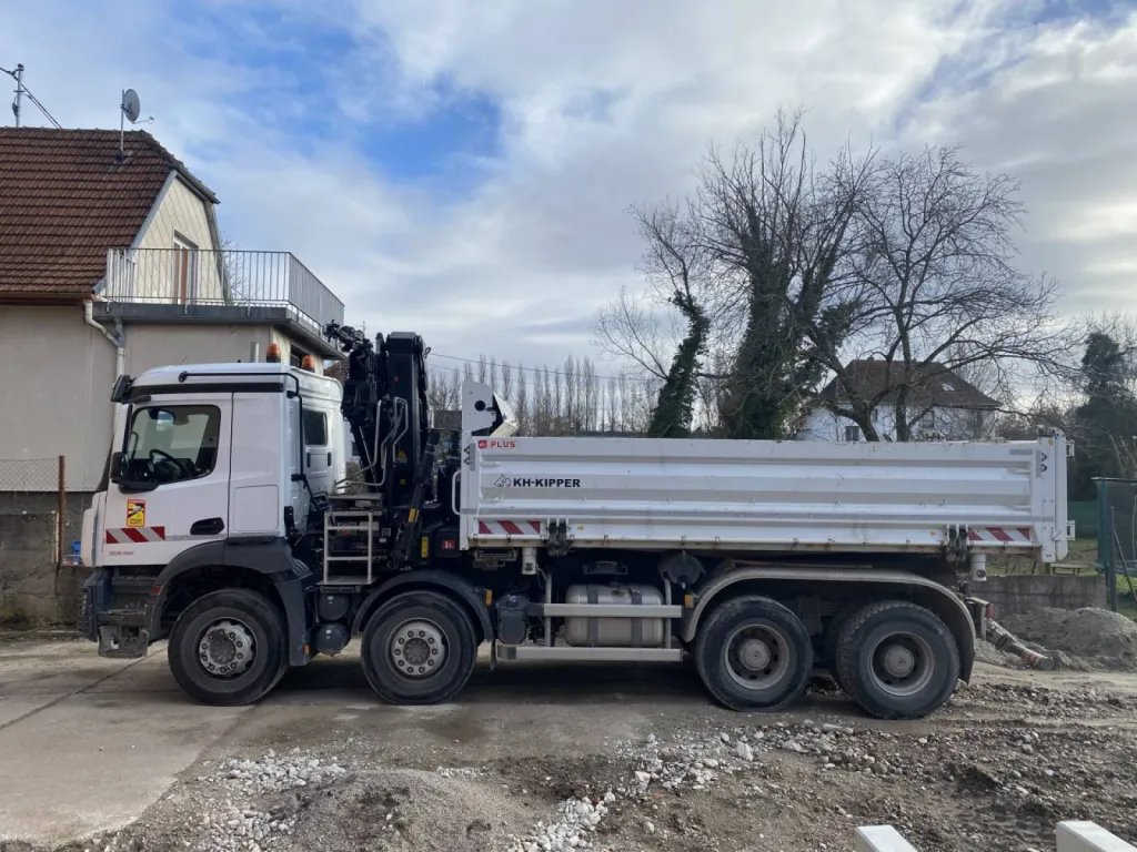 Camion Mercedes AROCS 3245 bi-benne avec grue CLK 