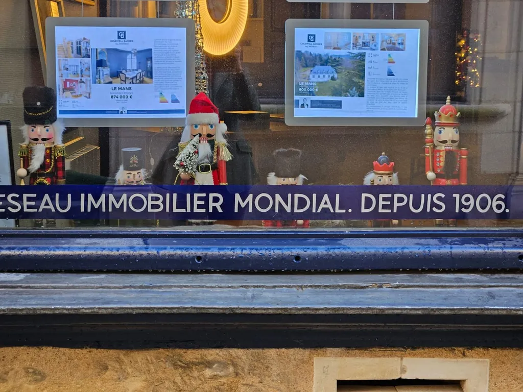 Cité Plantagenêt au Mans, les commerçants se regroupent en association pour décorer les façades