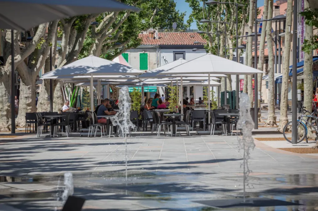Installation par ROSSI de parasols pour la terrasse d'un restaurant sur Istres (13)