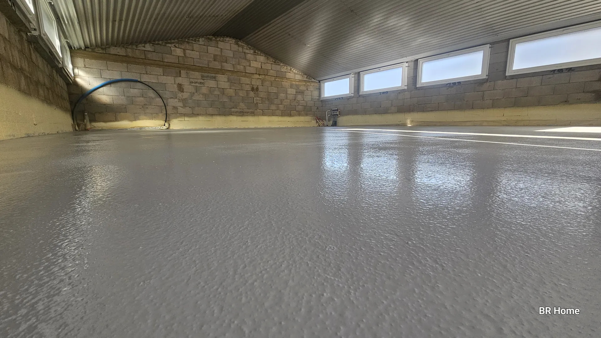 BR HOME, expert des revêtements de sol sans joints pour environnements professionnels exigeants