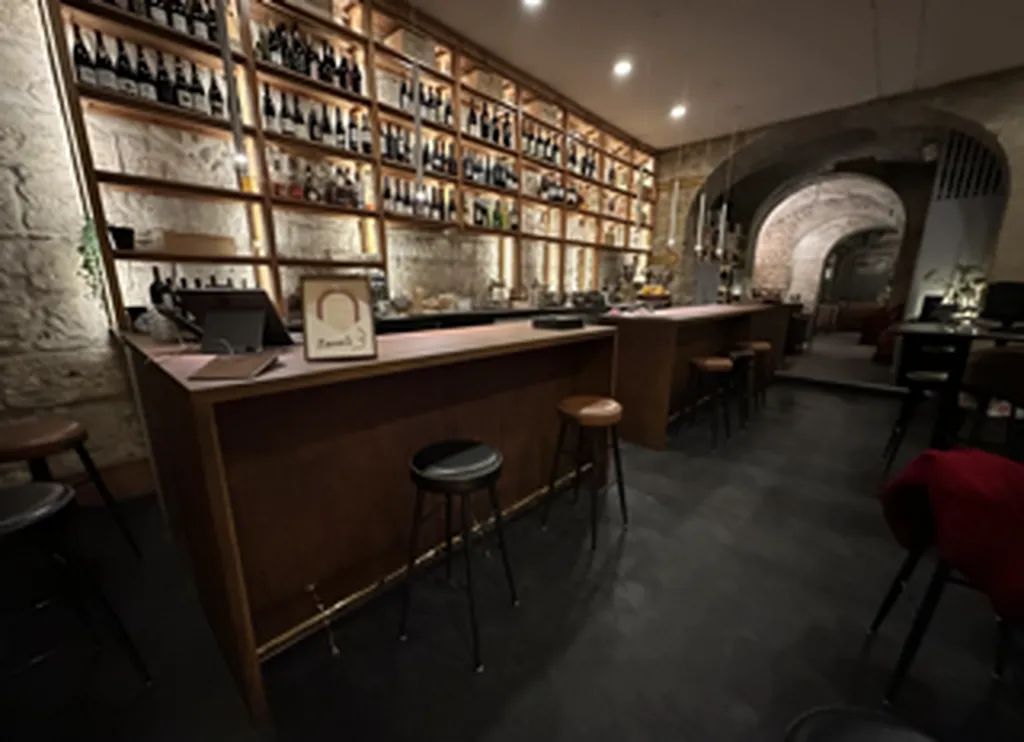 Bar sur mesure réalisé par Lacoste Agencement – Agencement de commerce à Bordeaux