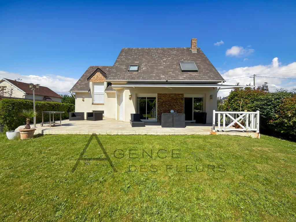 À vendre, maison de 135 m² édifiée sur 1516 m² de terrain située à Saint-Pierre-lès-Elbeuf 76320