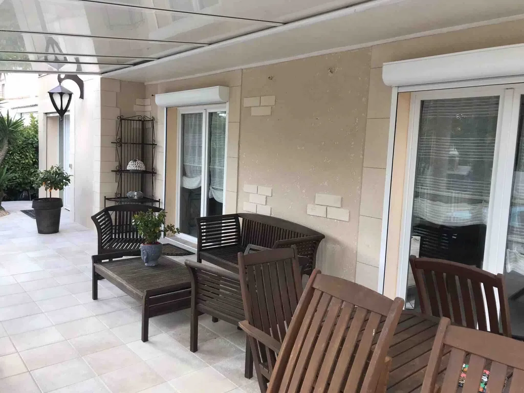rénovation de mur extérieur en pierre effet grattés à Marseillan