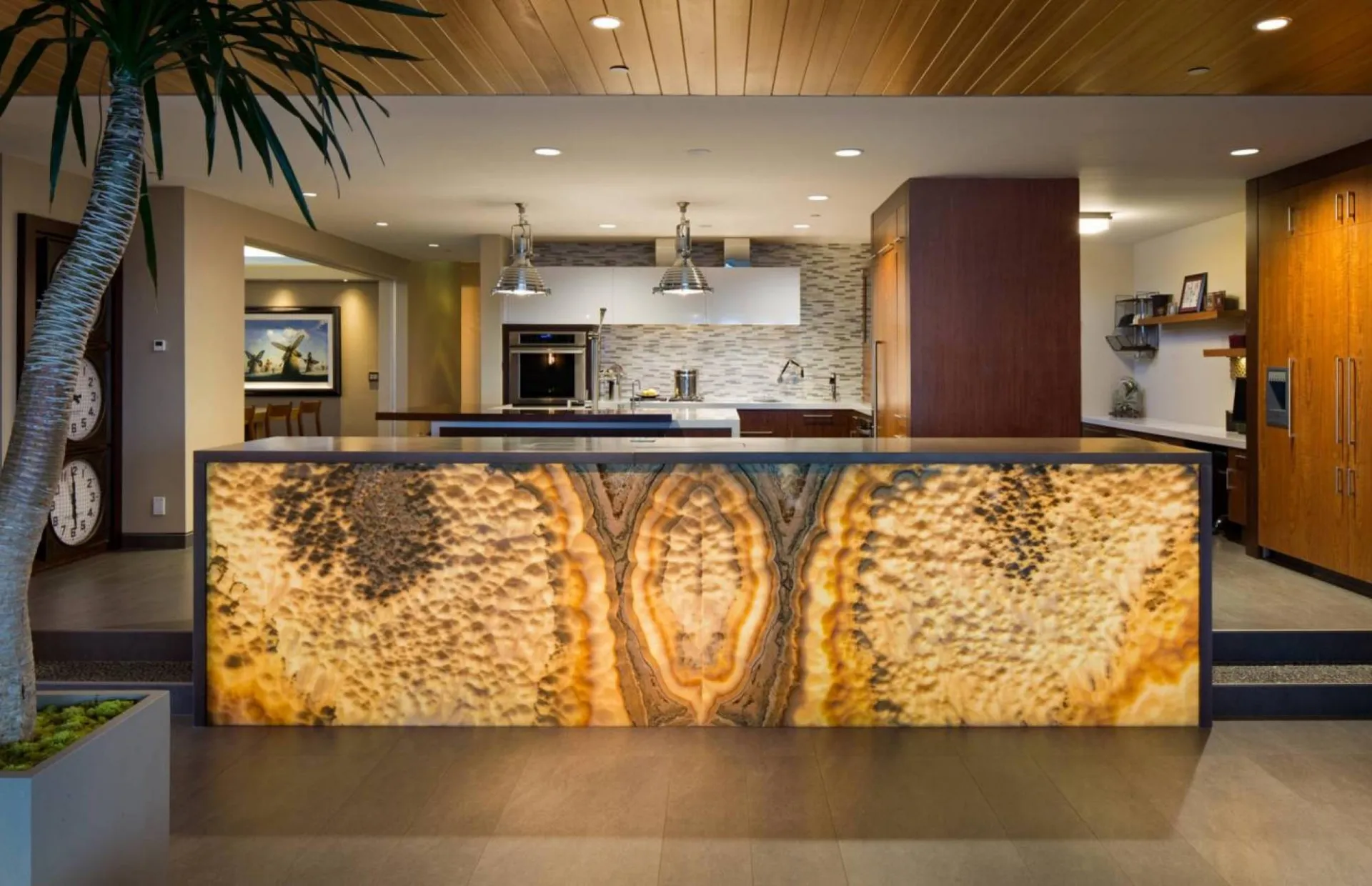 ilot de cuisine avec onyx rétro-éclairé