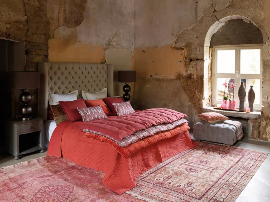 Blanc d'ivoire Mobilier lit chevet luminaires coussins décoration chez Inspirations d'Intérieurs