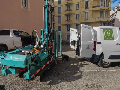 Sondages de sols à la tarière sur chenilles