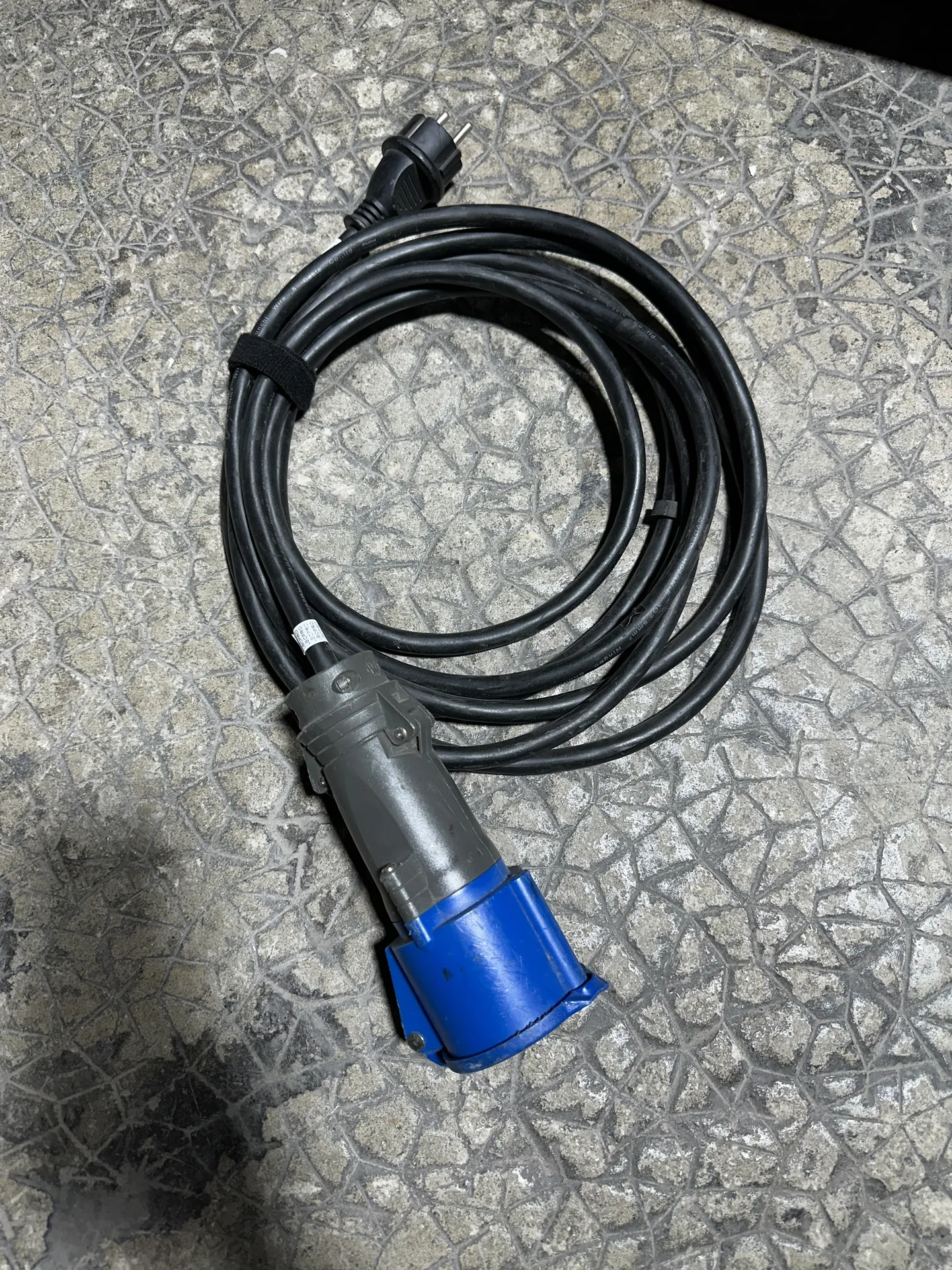 PC16 MALE VERS 32MONO FEMELLE