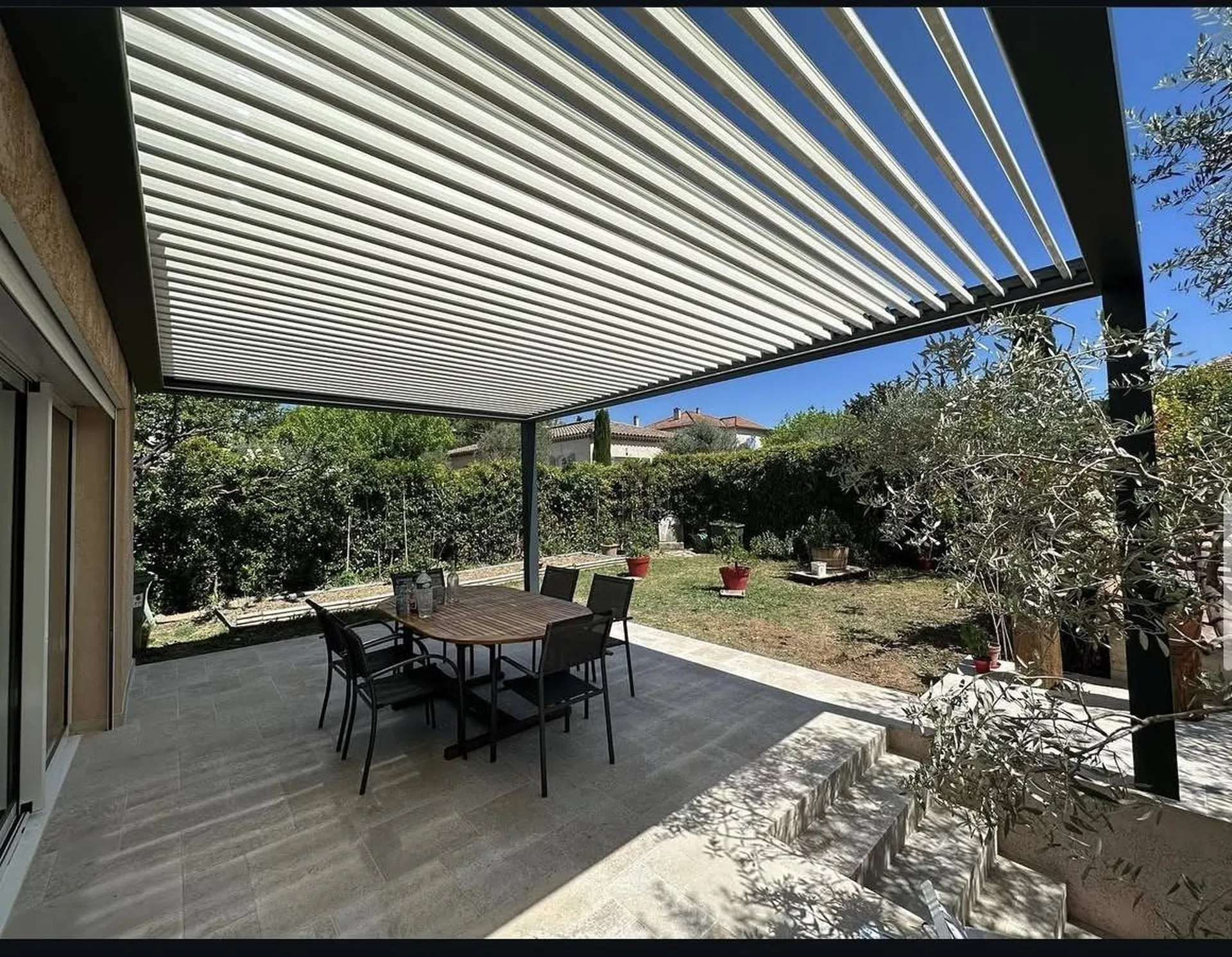 PERGOLAS BIOCLIMATIQUES EN ALUMINIUM A MARTIGUES