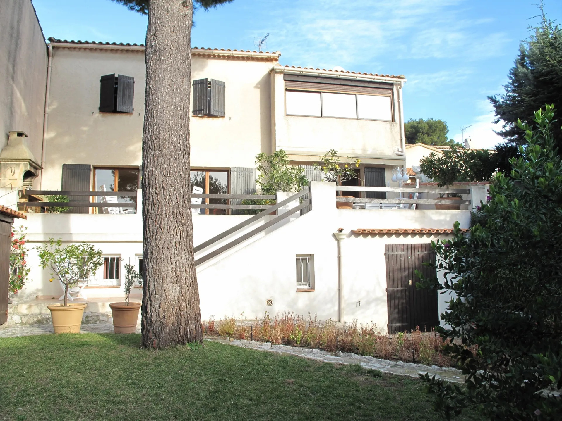 Vente villa  5 Cassis dans lotissement privé au calme, avec terrasse, cave, studio indépendant et garage