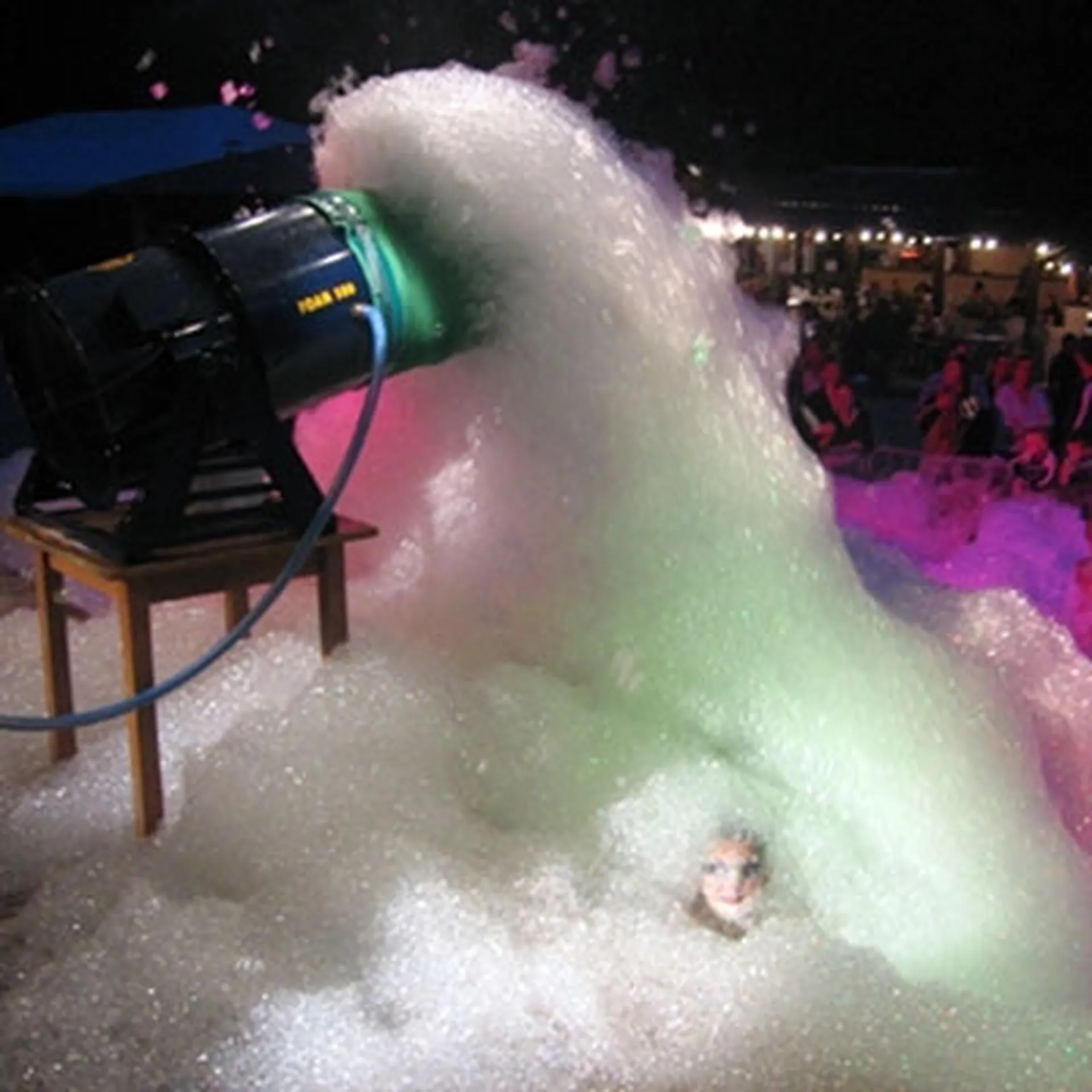 Location machine à mousse pour soirée mousse Lyon