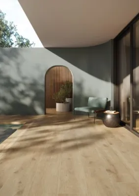 Le Comptoir du Sol propose la série SELECT, un carrelage extérieur imitation bois en 30x120 cm visible près de Rouen et Dieppe.