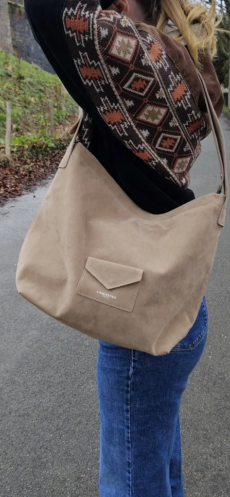 Sac seau Lancaster disponible chez Evasion Eu