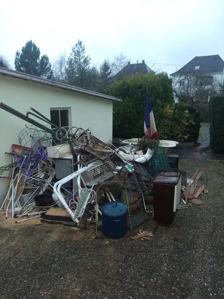 Désencombrement de local commercial et boutique à Wissembourg en Alsace : évacuation de stock invendu et rayonnages pour cessation d'activité ou travaux de rénovation