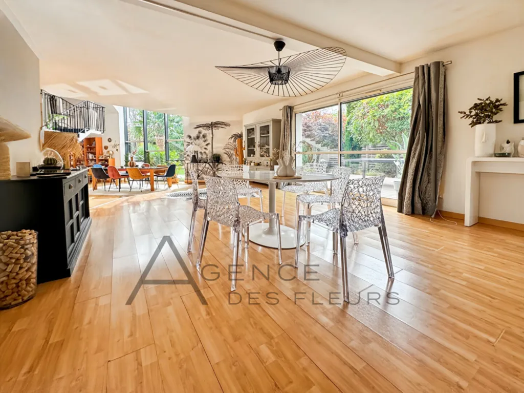 A vendre, maison d'architecte d'exception de 235 m² sur un terrain de 1300 m² située à La Londe