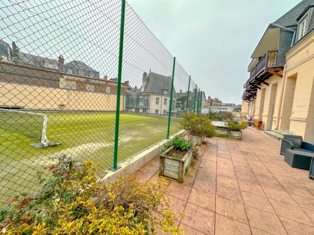 terrain de tennis privée 