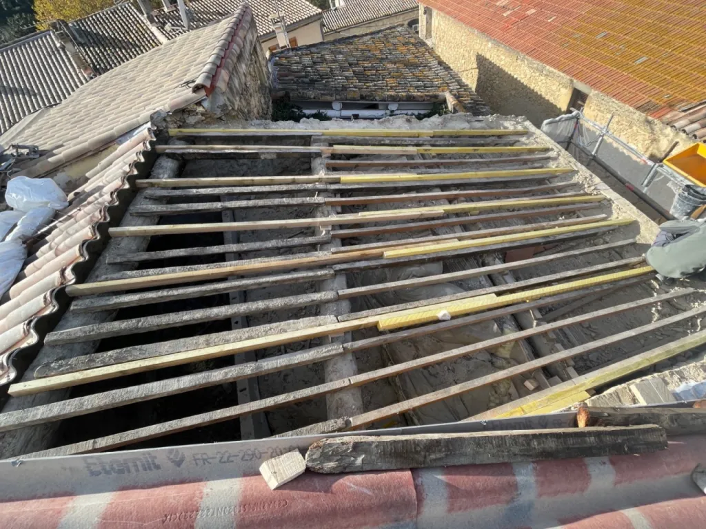 pose de chevrons de charpente sur martigues