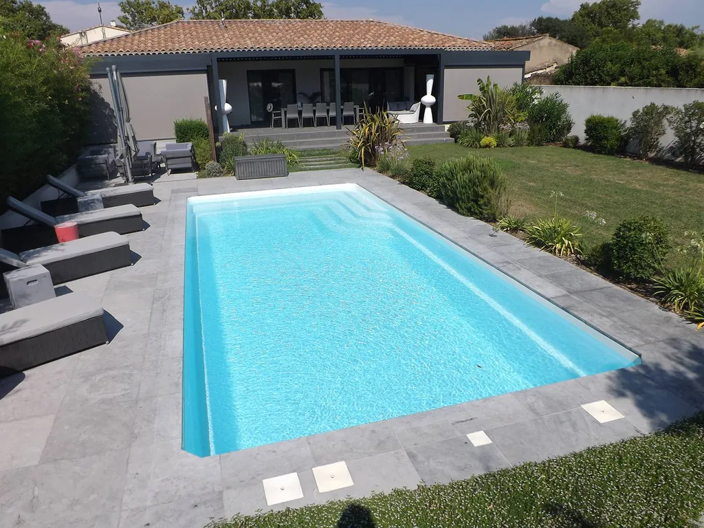 Piscine coque modèle BALI installée à ALLAUCH