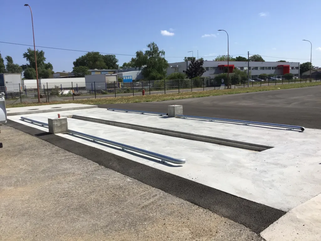 Travaux de terrassement, de plateforme, et d'application d'enrobés pour un site technique poids lourd – Mâcon (Saône-et-Loire)