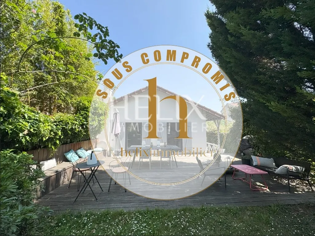 Maison à Saint Germain en Laye d'environ 100 M2 avec beaucoup de charme avec un magnifique jardin